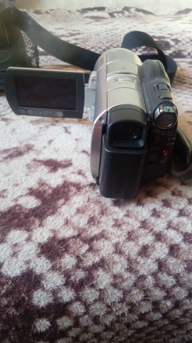 Видеокамера Sony DCR-DVD408E.