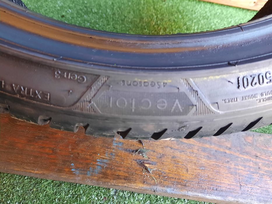 Opony Całoroczne 215/40/18 Goodyear Para 7.5mm