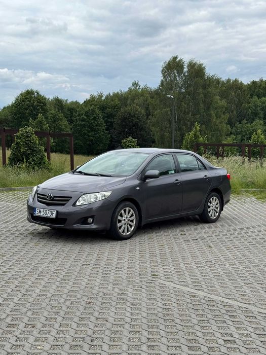 Toyota corolla salon polska