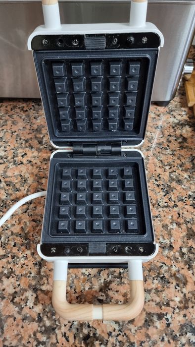 Tostadeira e maquina de waffles HOFFEN