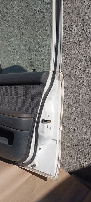 Правая дверь Toyota carina 2  т170 1989г