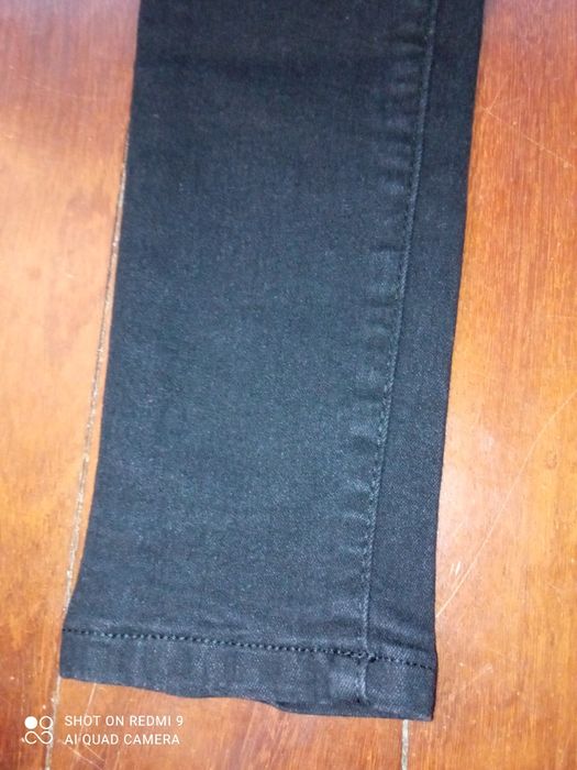 Calças de jeans cor preta