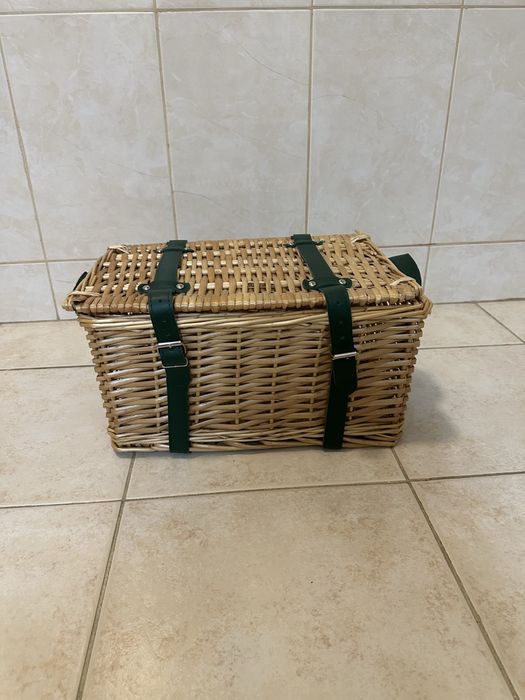 Cesta de vime com fecho