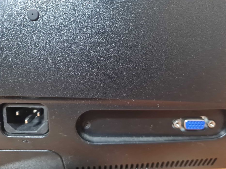 Monitor ASUS VS197DE 18.5" HD — VGA, VESA 75×75