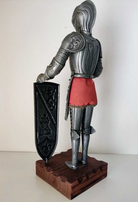 Armadura século XVI estatueta em metal ornamento