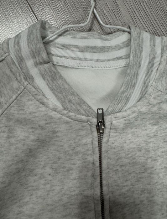 Костюм сірий спортивний на байці в ідеалі