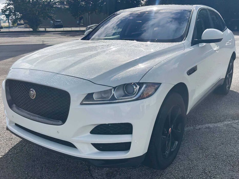 Jaguar F-PACE      2020