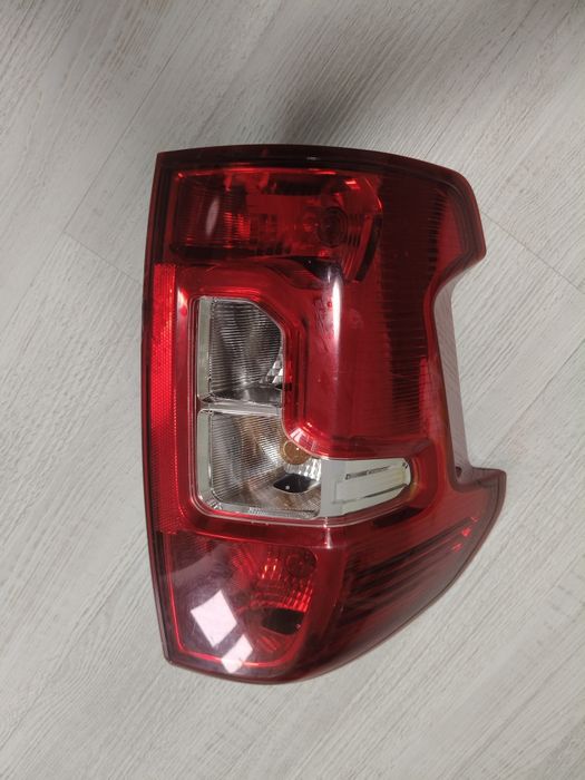 Ліва задня фара на Peugeot Landtrek