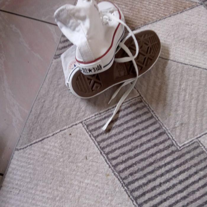 Białe wyższe Converse 35