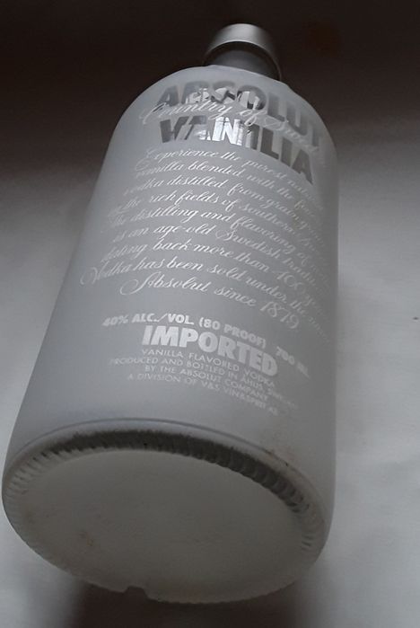 Garrafa Vodka Absolut Vanilia (vazia) para colecção