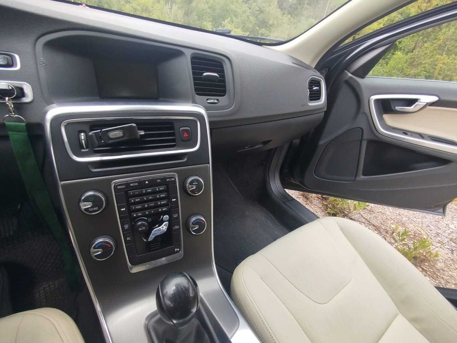 Volvo v60 momentum 2011