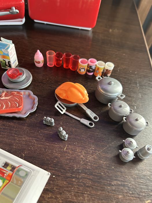 Дитяча кухня  3+ червоного кольору