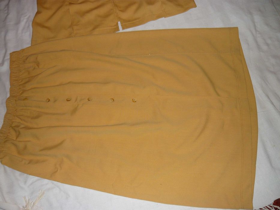 Conjunto de camisete comprida e saia - seda cor caril - Tamanho grande