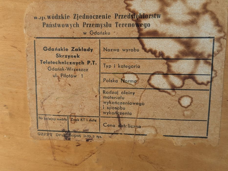Stary stolik kawowy z czasów PRL-u orzech