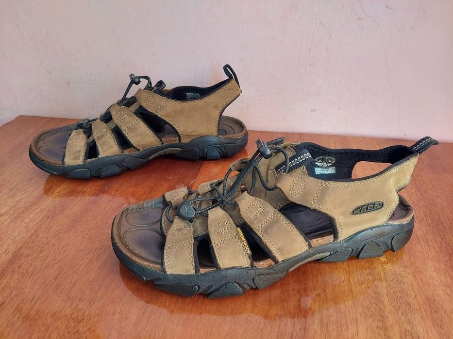 Скандали  keen оригінал

Розмір по бірці:
EUR 43  US 10  UK 9  2