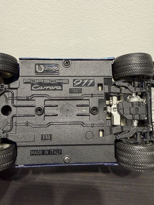 Porsche 911 Carrera 1/18