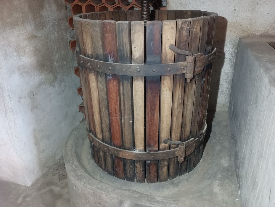 Prensa para vinho, esmagador, garrafeira
