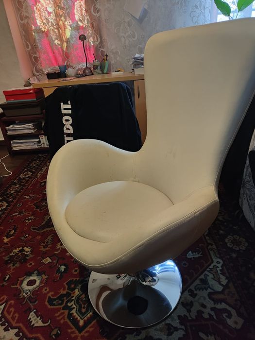 Fotel biały wygodny