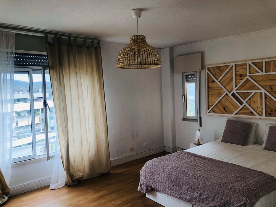 Quarto de solteiro ou casal em alfragide 575€