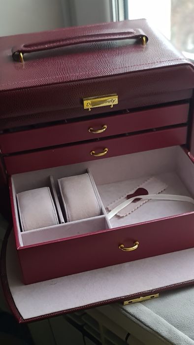 Сундучок для зберігання прикрас