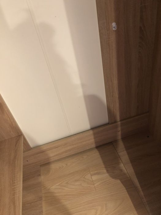 Duża szafa z lustrem