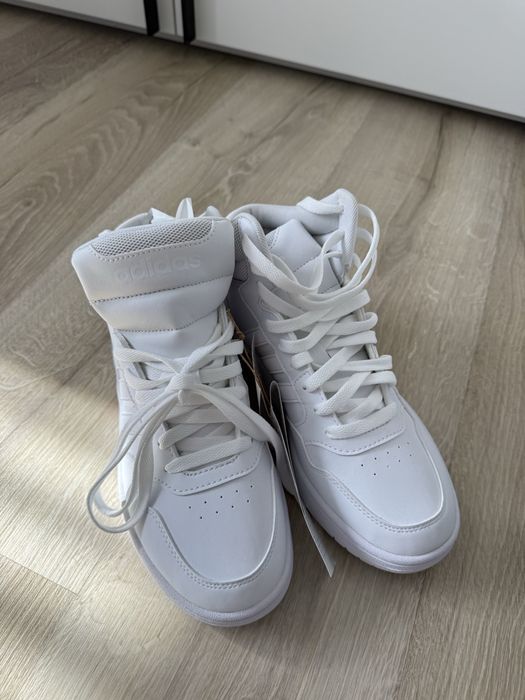 Нові кросівки білі жіночі оригінал adidas hoops