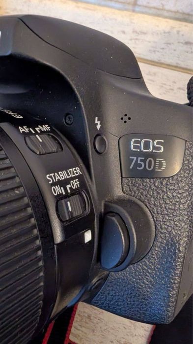 Canon EOS 750D + EF-S 18–135 mm