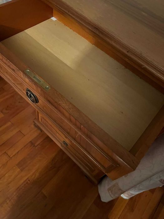 Cómoda em madeira maciça