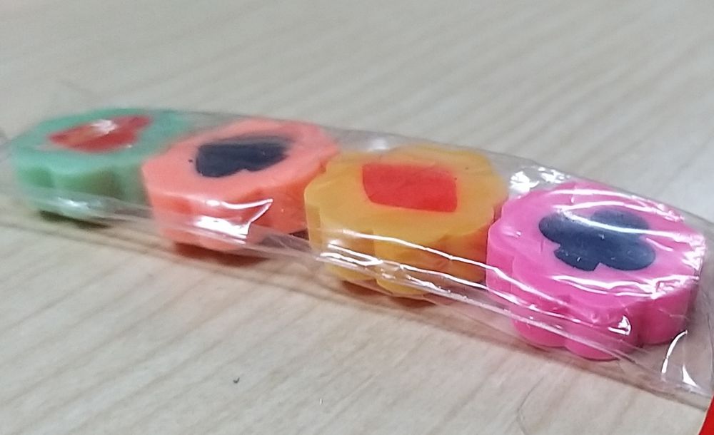 Borrachas naipes de cartas.