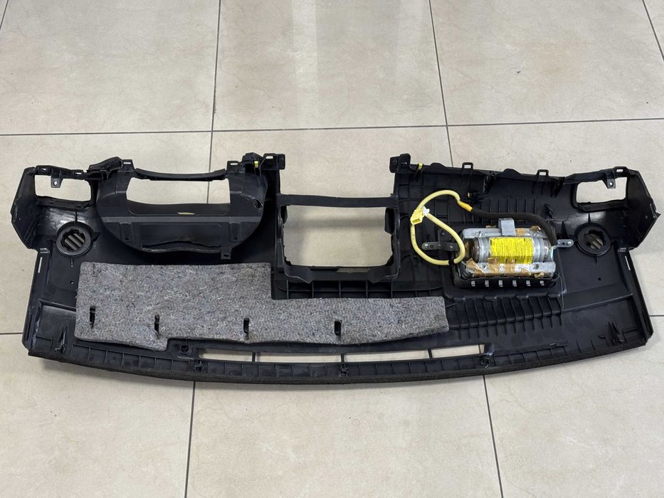 Торпедо (панель верхняя) Toyota Avensis 2003-2009