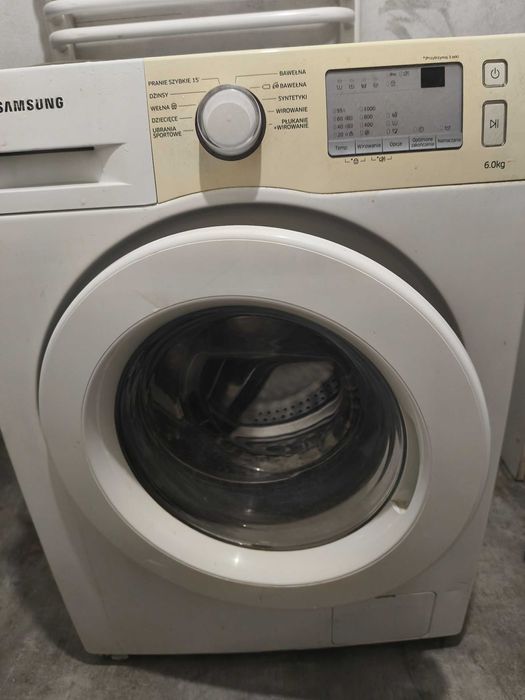 Pralka SAMSUNG 6 kg sprawna, model: wf60f4e0w2w
