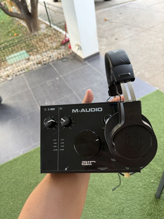Interface M-Audio Air 192 4 + Audio Technica Studio Headphones
