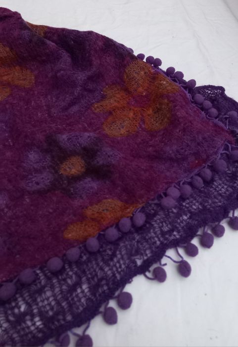 Écharpe unisexo tons roxo e laranja com berloques