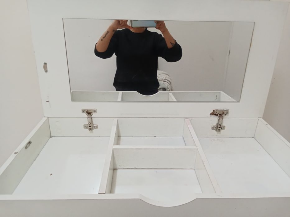 Cómoda com toucador