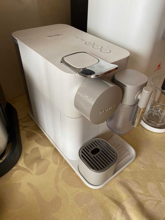 Maquina cafe Latissima Nespresso