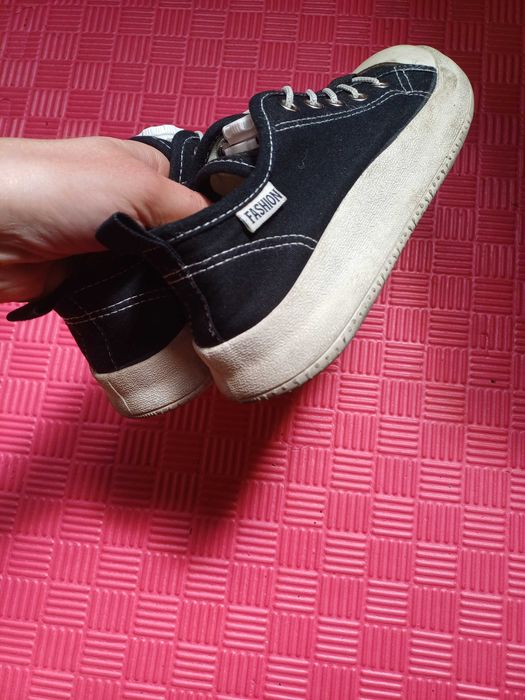 Продам кеди на дівчинку/хлопця