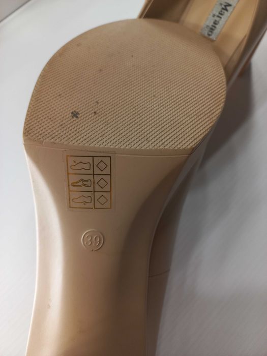 Продам туфлі, босоніжки