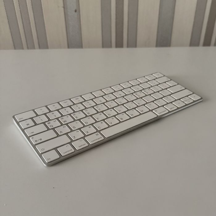 Apple Magic Keyboard lightning