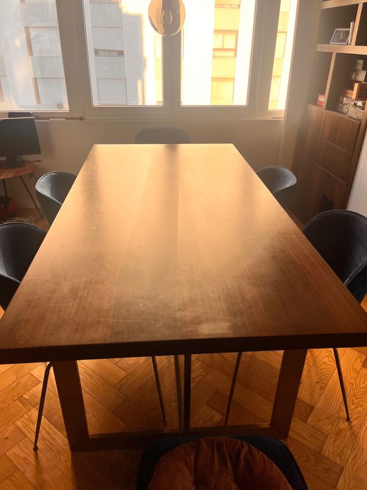Mesa de jantar com 4 cadeiras