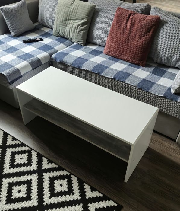 Прикроватный столик