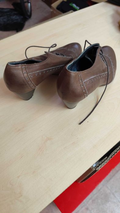 Sapatos de mulher, número 39