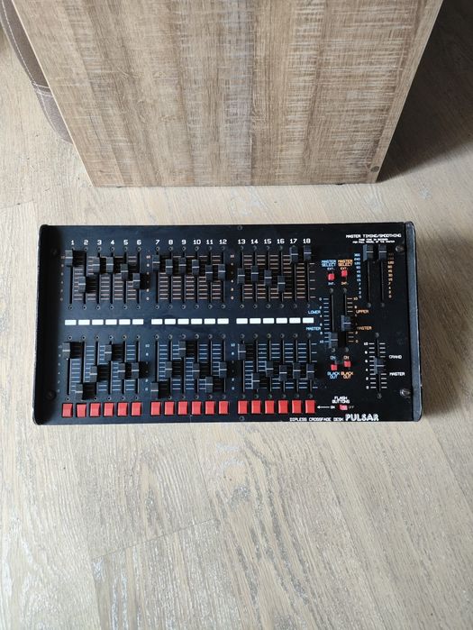 Світловий DMX пульт Pulsar Dipless Crossfade Desk