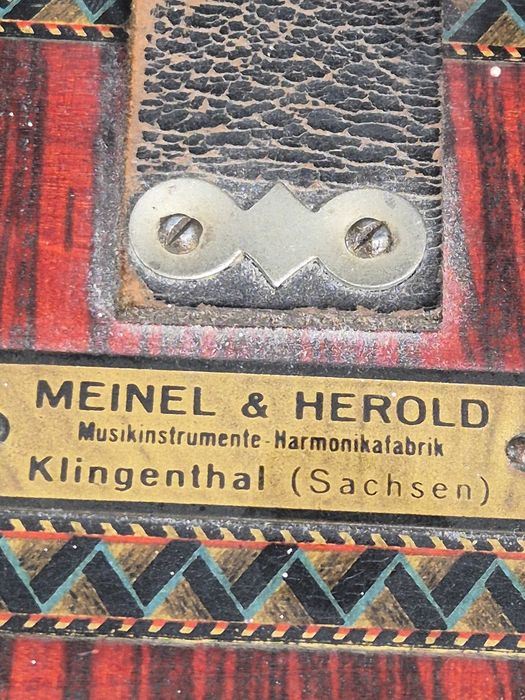 triumph-germany niedużyakordeon guzikowy