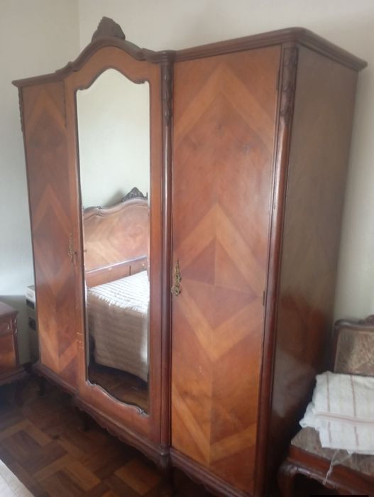 Vendo este roupeiro muito bonito bom estado