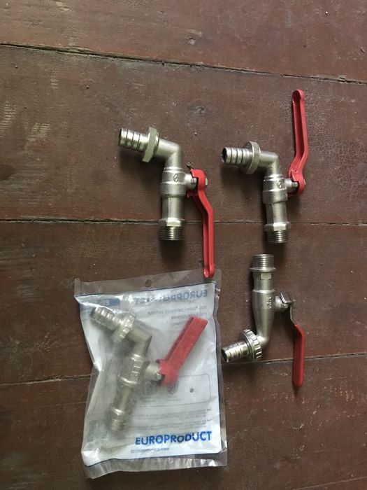 Продам краны уличные