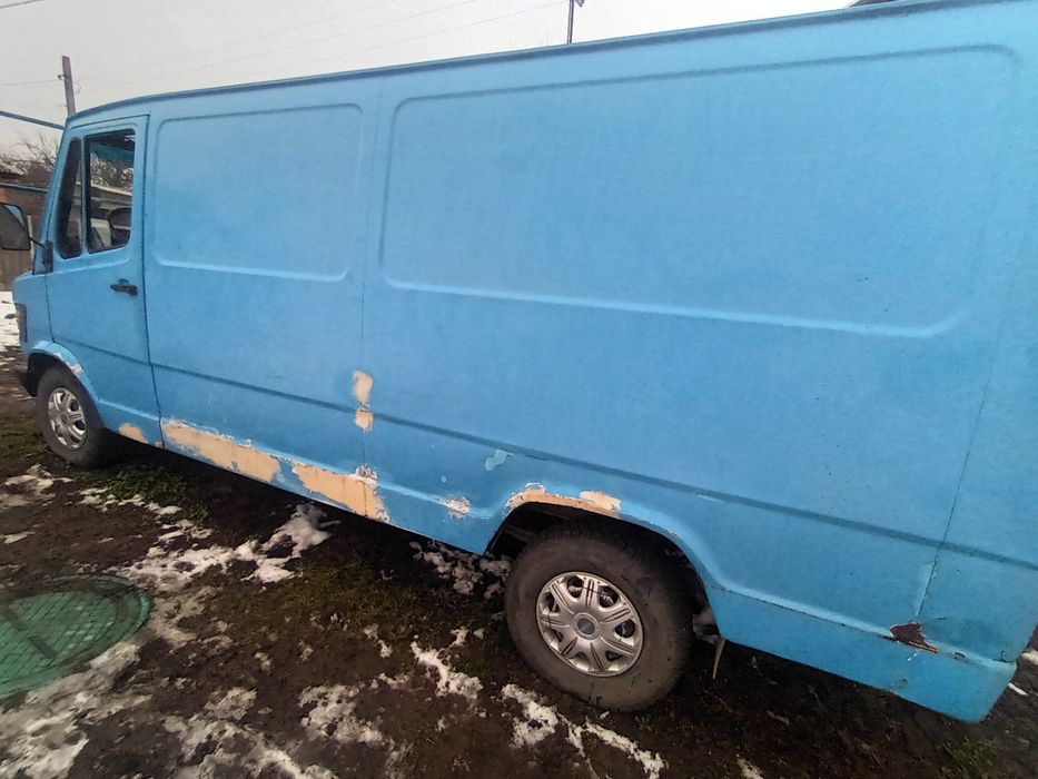 Продам Mersedes benz 207d 2.4L