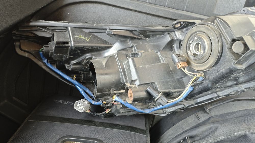 Фара субару аутбэк оригинал