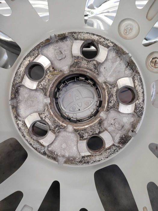 Felgi aluminiowe r 18 toyota komplet