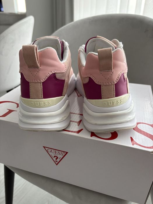 Кросівки Guess 41 р.