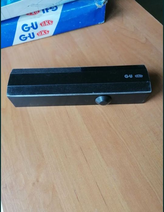 4 komplety samozamykaczy do drzwi G-U OTS 440